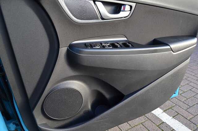 Hyundai KONA 1.0 TURBO SE CONNECT, EXCELLENT EXAMPLE OF THIS EVER POPULAR SUV