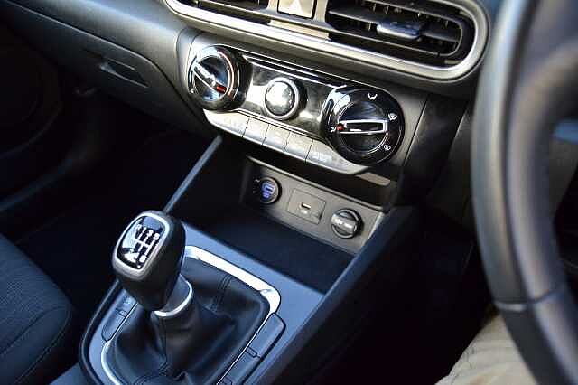 Hyundai KONA 1.0 TURBO SE CONNECT, EXCELLENT EXAMPLE OF THIS EVER POPULAR SUV