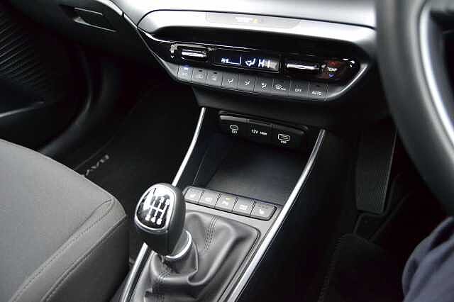 Hyundai BAYON 1.0 TGDI PREMIUM, HEATED SEATS & STEERING WHEEL, NAV, CAMERA & CRUISE