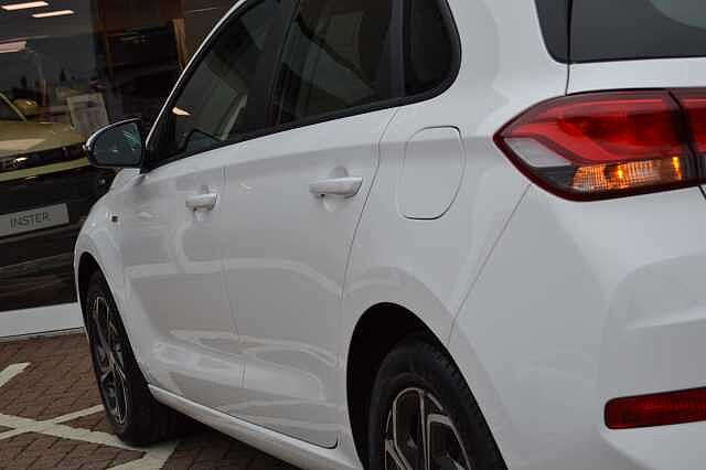 Hyundai i30 1. 0  TGDI SE CONNECT, ANOTHER 1ST CLASS EXAMPLE