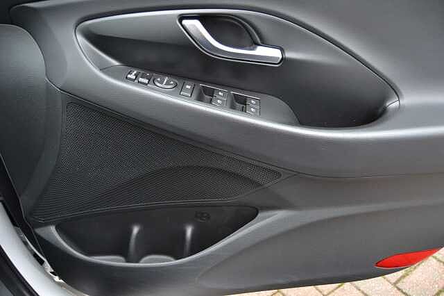 Hyundai i30 1. 0  TGDI SE CONNECT, ANOTHER 1ST CLASS EXAMPLE