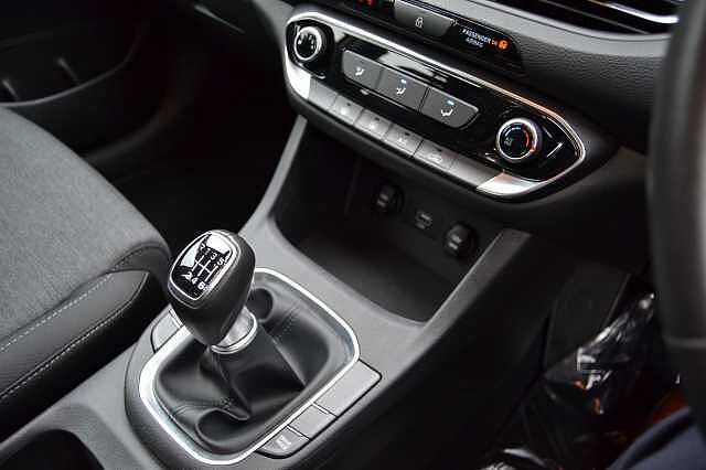 Hyundai i30 1. 0  TGDI SE CONNECT, ANOTHER 1ST CLASS EXAMPLE