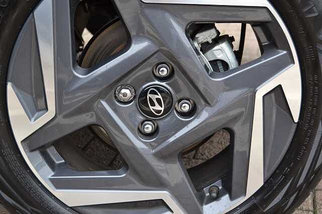 Hyundai BAYON 1.0 TGDi PREMIUM, PRISTINE CONDITION AND HYUNDAI APPROVED