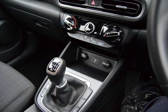 Hyundai KONA 1.0 TGDI SE CONNECT, EXCELLENT CONDITION THROUGHOUT