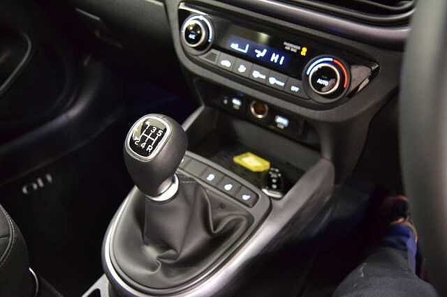 Hyundai i10 1.0 PREMIUM, IMMACULATE CAR INC SAT NAV, CAMERA, HEATED SEATS & STEERING WHEEL