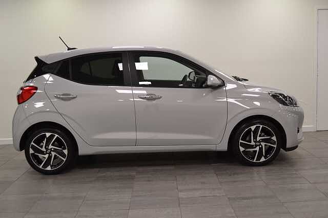 Hyundai i10 1.0 PREMIUM, IMMACULATE CAR INC SAT NAV, CAMERA, HEATED SEATS & STEERING WHEEL