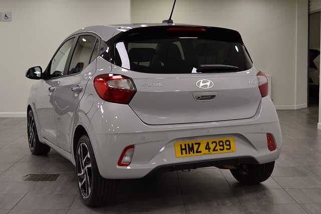 Hyundai i10 1.0 PREMIUM, IMMACULATE CAR INC SAT NAV, CAMERA, HEATED SEATS & STEERING WHEEL