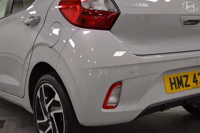 Hyundai i10 1.0 PREMIUM, IMMACULATE CAR INC SAT NAV, CAMERA, HEATED SEATS & STEERING WHEEL