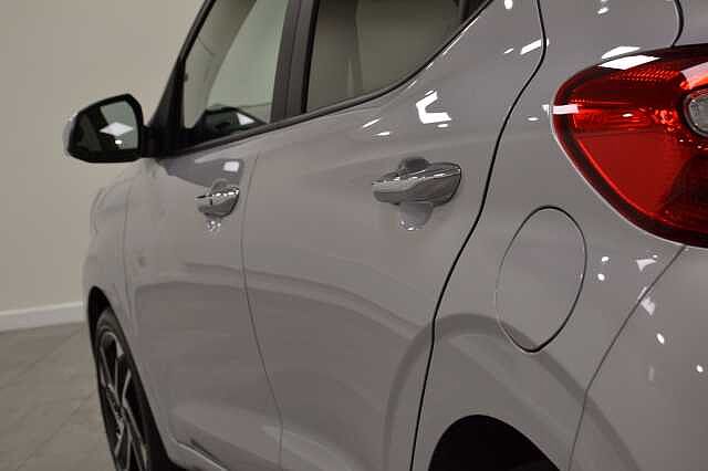 Hyundai i10 1.0 PREMIUM, IMMACULATE CAR INC SAT NAV, CAMERA, HEATED SEATS & STEERING WHEEL