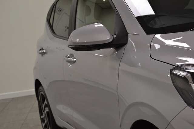 Hyundai i10 1.0 PREMIUM, IMMACULATE CAR INC SAT NAV, CAMERA, HEATED SEATS & STEERING WHEEL