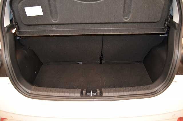 Hyundai i10 1.0 PREMIUM, IMMACULATE CAR INC SAT NAV, CAMERA, HEATED SEATS & STEERING WHEEL