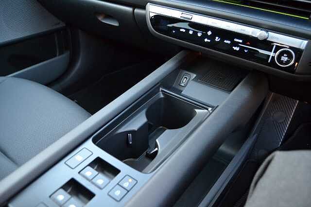 Hyundai IONIQ 6 ULTIMATE 77KWH AUTO,SAVE BIG ON THIS LITERALLY LIKE NEW CAR & ONLY 134 MILES