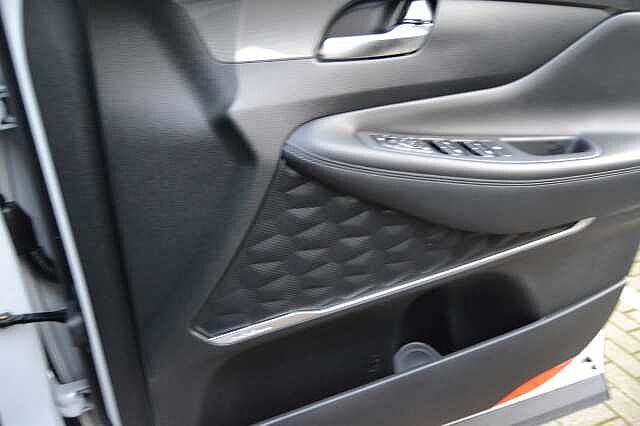 Hyundai SANTA FE 1.6 TGDI HYBRID 4WD AUTO PREMIUM, SUPERB EXAMPLE 7 SEATER AUTO 4X4