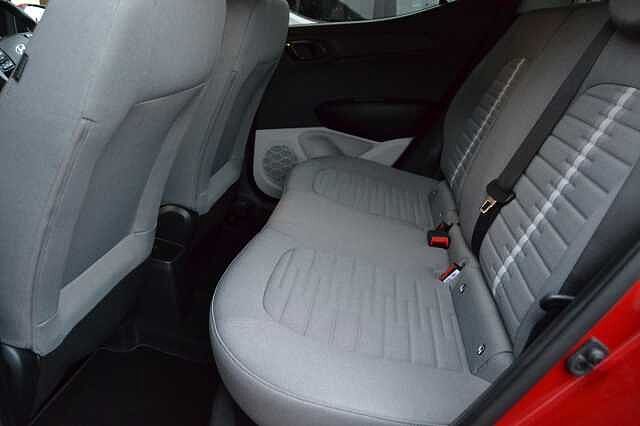 Hyundai i10 1.0 PREMIUM NAV, PHENOMENAL CONDITION WITH ONLY 7,503 MILES