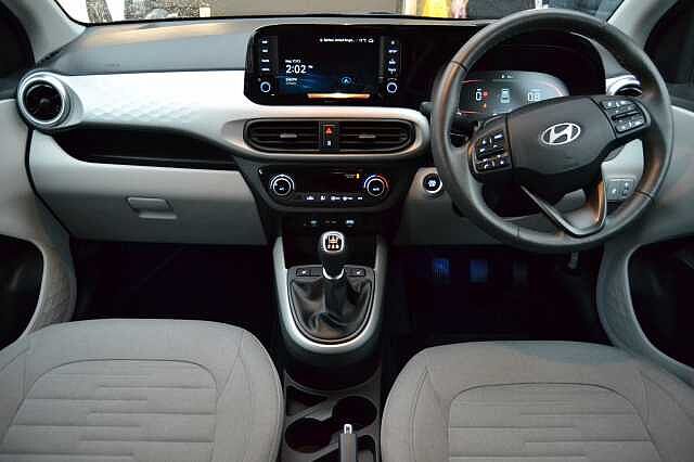 Hyundai i10 1.0 PREMIUM NAV, PHENOMENAL CONDITION WITH ONLY 7,503 MILES