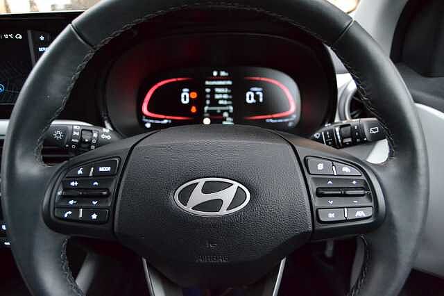 Hyundai i10 1.0 PREMIUM NAV, PHENOMENAL CONDITION WITH ONLY 7,503 MILES