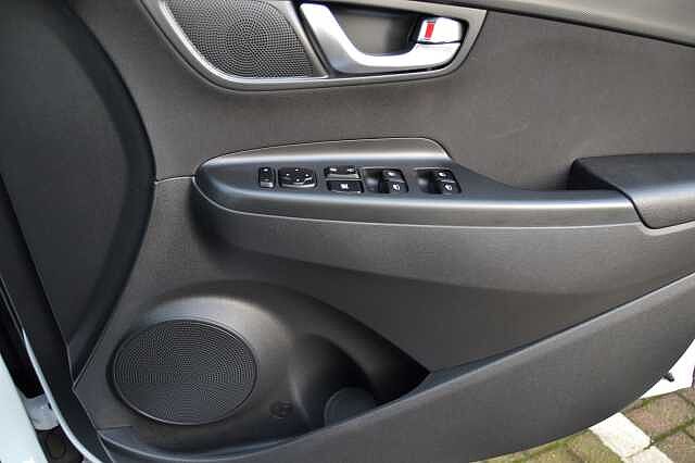 Hyundai KONA 1.0 TGDI SE CONNECT, PRISTINE NEARLY NEW CONDITION WITH ONLY 13,518 MILES