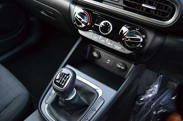 Hyundai KONA 1.0 TGDI SE CONNECT, PRISTINE NEARLY NEW CONDITION WITH ONLY 13,518 MILES