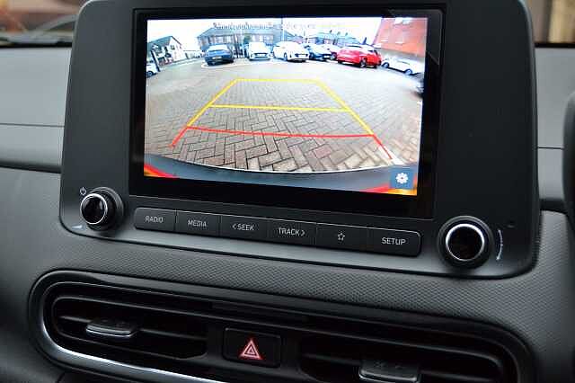 Hyundai KONA 1.0 TGDI SE CONNECT, SUPERB CONDITON WITH CAMERA AND CARPLAY