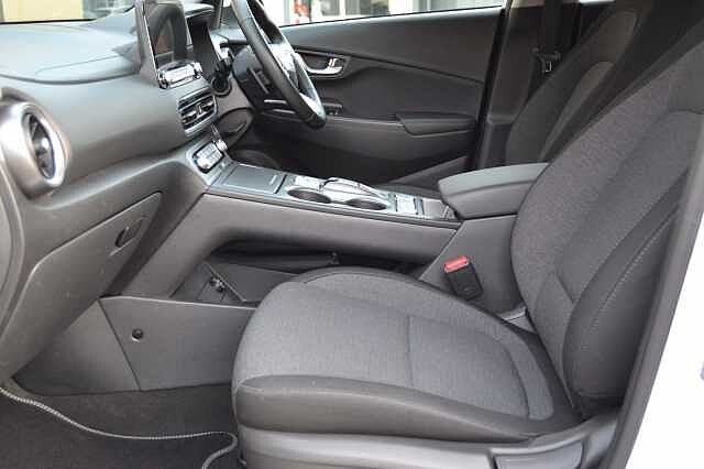 Hyundai KONA 64KWH ELECTRIC PREMIUM AUTO IN FIRST CLASS CONDITION, 5 YEAR WARRANTY AVAILABLE