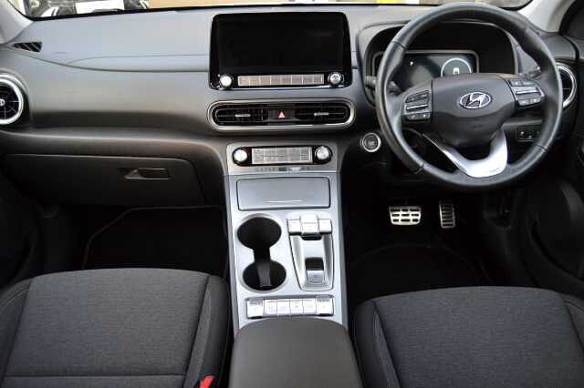 Hyundai KONA 64KWH ELECTRIC PREMIUM AUTO IN FIRST CLASS CONDITION, 5 YEAR WARRANTY AVAILABLE