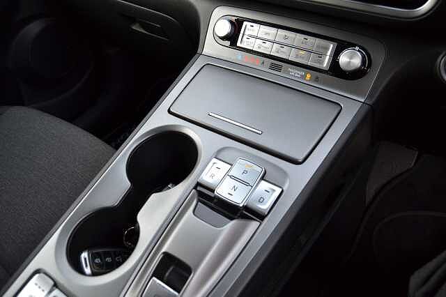Hyundai KONA 64KWH ELECTRIC PREMIUM AUTO IN FIRST CLASS CONDITION, 5 YEAR WARRANTY AVAILABLE
