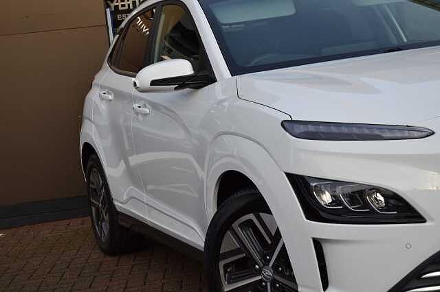 Hyundai KONA 64KWH ELECTRIC PREMIUM AUTO IN FIRST CLASS CONDITION, 5 YEAR WARRANTY AVAILABLE