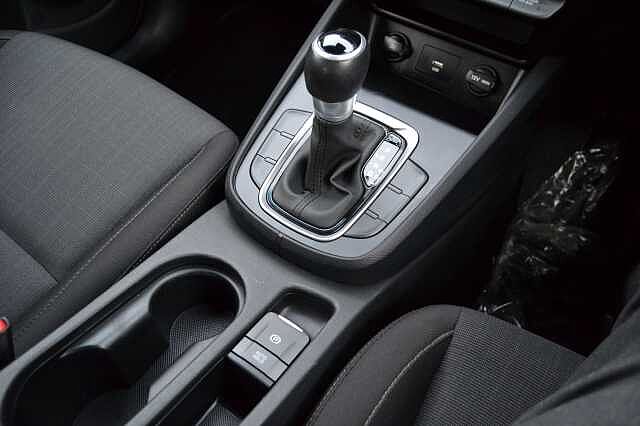 Hyundai KONA 1.6 GDI HYBRID AUTO SE CONNECT, SUPERB EXAMPLE OF THIS SELF CHARGING HYBRID