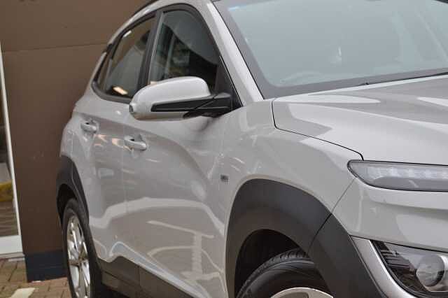 Hyundai KONA 1.0 TGDI SE CONNECT, SUPERB EXAMPLE
