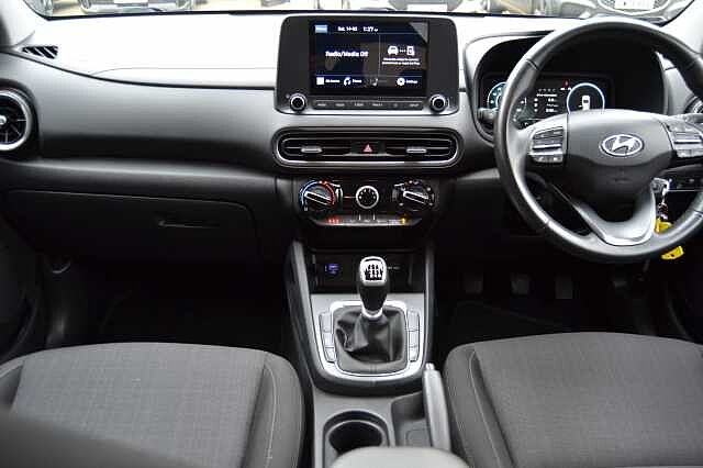 Hyundai KONA 1.0 TGDI SE CONNECT, SUPERB EXAMPLE