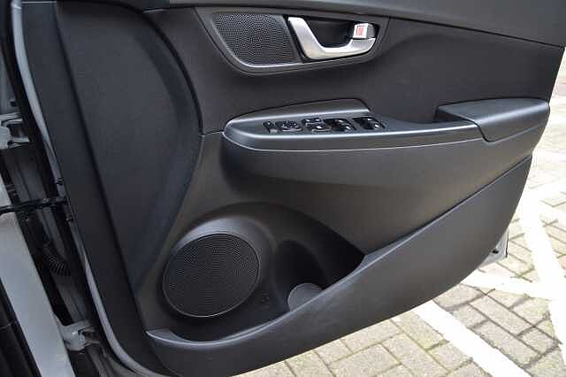 Hyundai KONA 1.0 TGDI SE CONNECT, SUPERB EXAMPLE