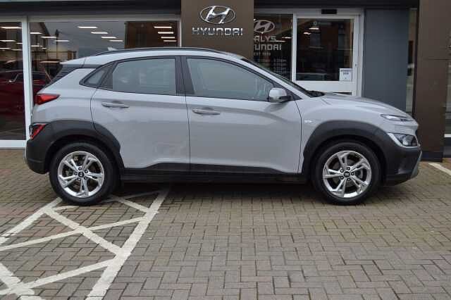 Hyundai KONA 1.0 TGDI SE CONNECT, SUPERB EXAMPLE