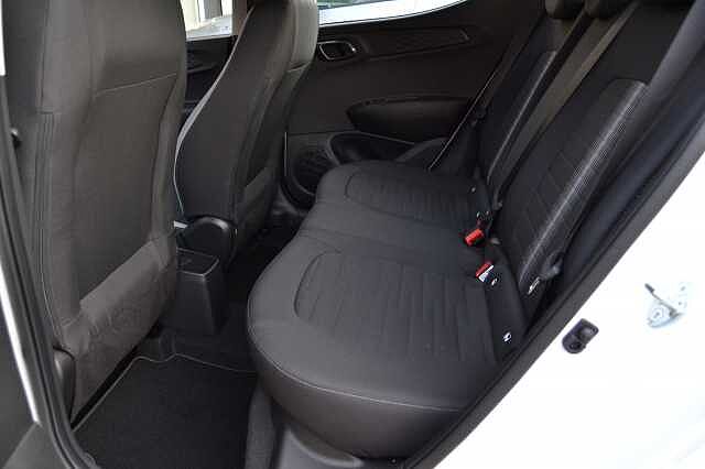 Hyundai i10 1.0 ADVANCE 5 DOOR, PRE REG DELIVERY MILES 5 YEAR WARRANTY