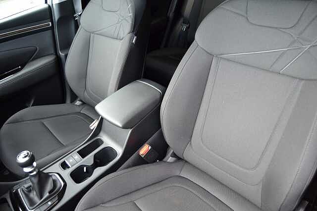 Hyundai TUCSON 1.6 TGDI SE CONNECT, SUPERB UNBLEMISHED EXAMPLE WITH ONLY 3970 MILES