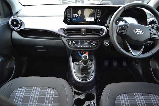 Hyundai i10 1.2 PREMIUM, DELIVERY MILEAGE, PERFECT AS NEW CONDITION