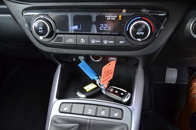 Hyundai i10 1.2 PREMIUM, DELIVERY MILEAGE, PERFECT AS NEW CONDITION