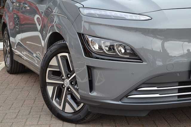 Hyundai KONA 39KWH PREMIUM AUTO, FIRST CLASS EXAMPLE OF THIS BEST SELLER, ONLY 16,483 MILES
