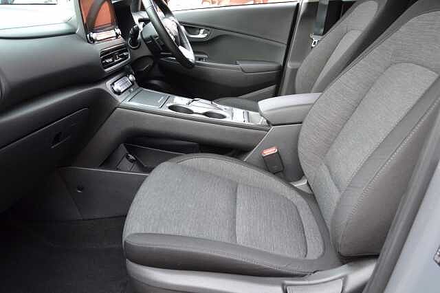 Hyundai KONA 39KWH PREMIUM AUTO, FIRST CLASS EXAMPLE OF THIS BEST SELLER, ONLY 16,483 MILES