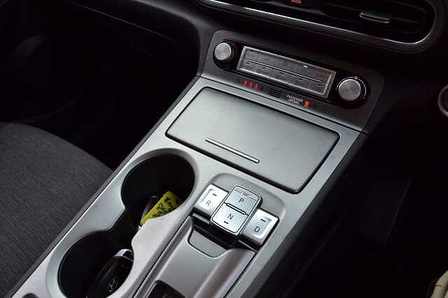Hyundai KONA 39KWH PREMIUM AUTO, FIRST CLASS EXAMPLE OF THIS BEST SELLER, ONLY 16,483 MILES