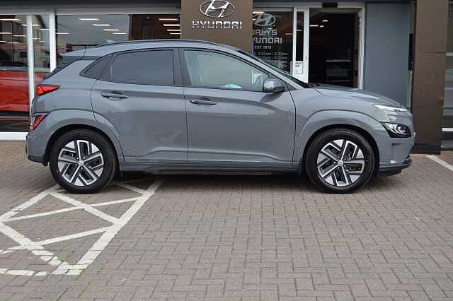 Hyundai KONA 39KWH PREMIUM AUTO, FIRST CLASS EXAMPLE OF THIS BEST SELLER, ONLY 16,483 MILES