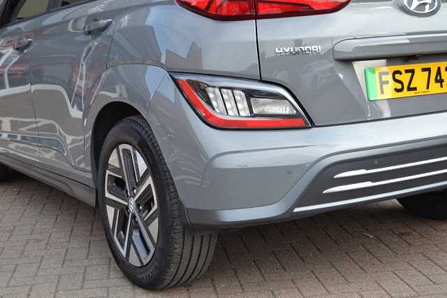 Hyundai KONA 39KWH PREMIUM AUTO, FIRST CLASS EXAMPLE OF THIS BEST SELLER, ONLY 16,483 MILES
