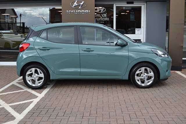 Hyundai i10 1.0 SE CONNECT AUTO, FULL SERVICE HISTORY ONLY 3582 MILES