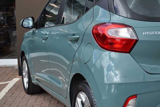 Hyundai i10 1.0 SE CONNECT AUTO, FULL SERVICE HISTORY ONLY 3582 MILES