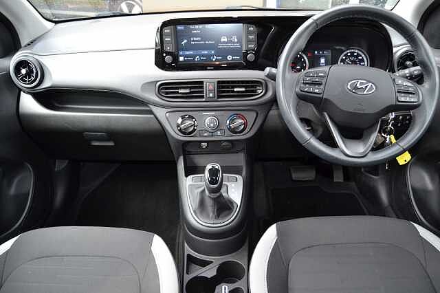 Hyundai i10 1.0 SE CONNECT AUTO, FULL SERVICE HISTORY ONLY 3582 MILES
