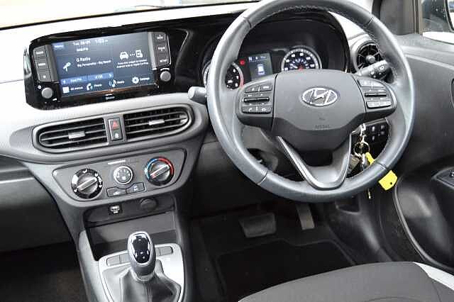 Hyundai i10 1.0 SE CONNECT AUTO, FULL SERVICE HISTORY ONLY 3582 MILES
