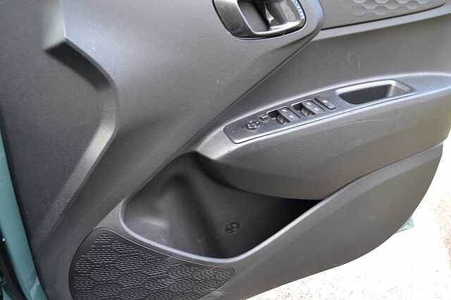 Hyundai i10 1.0 SE CONNECT AUTO, FULL SERVICE HISTORY ONLY 3582 MILES