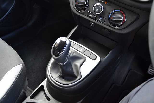 Hyundai i10 1.0 SE CONNECT AUTO, FULL SERVICE HISTORY ONLY 3582 MILES